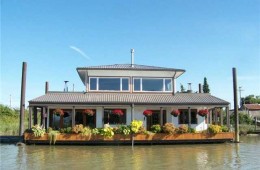 4379 River Road Ladner – Front