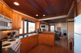 4379 River Road Ladner – Kitchen