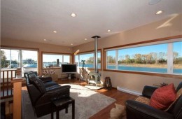 4379 River Road Ladner – Living Room