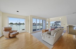 35-3459 River Road Ladner (Canoe Pass Floating Village) – Living Room